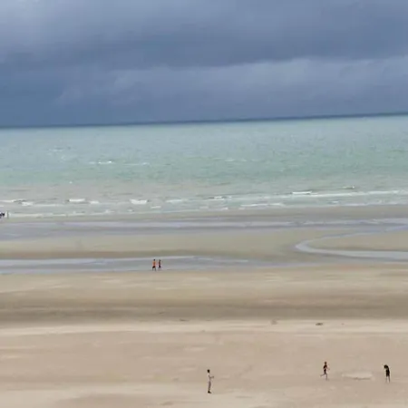 With Sea View And Balcony In Belgium, Cleaning Included 아파트 *