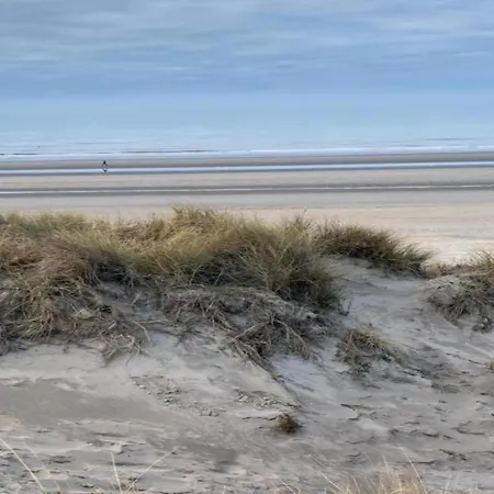 아파트 With Sea View And Balcony In Belgium, Cleaning Included